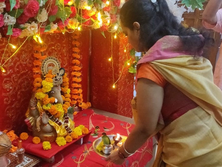 घर मे स्थापित किए इकोफ्रेंडली बप्पा मोरिया।