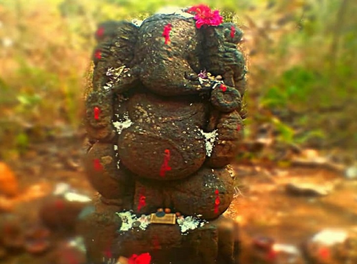 जंगल में सबसे पहले। उस दौरान वे गणेश जी के दर्शन कर ही निकलते थे।