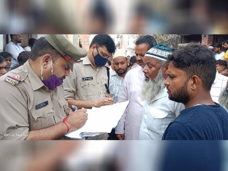 सूचना के बाद मौके पर पुलिस भी पहुंच गई है।