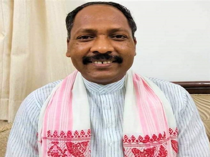 बैठक में तूफान
