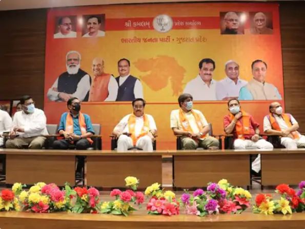 विधानसभा चुनाव से पहले जनता का मिजाज जानने के लिए BJP ने एक सर्वे कराया था। इसमें पता चला कि मौजूदा राजनीतिक हालात में जल्द चुनाव कराने से पार्टी को फायदा होगा।
