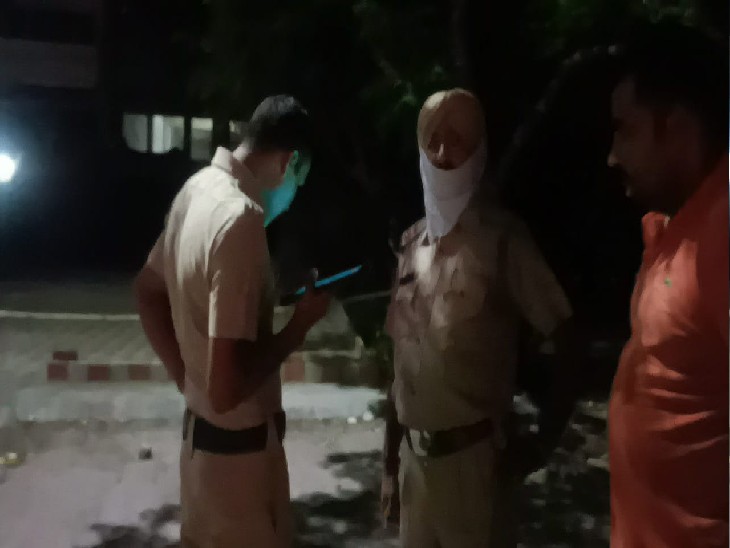 सूचना मिलने के बाद मौके पर पहुंची पुलिस