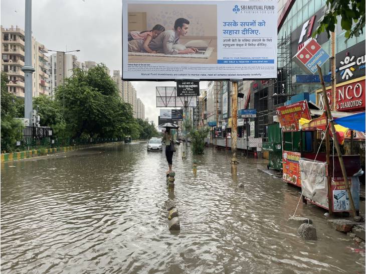 यह ईडीएम मॉल के पीछे का हिस्सा है। इसका कुछ हिस्सा दिल्ली तो कुछ हिस्सा गाजियाबाद की सीमा में लगता है। एक तरह से दो राज्यों के बीच यह मॉल का इलाका है। इसके बावजूद सड़क पर जलभराव की स्थिति को देखकर लगता है कि यहां कोई काम नहीं हो रहा।