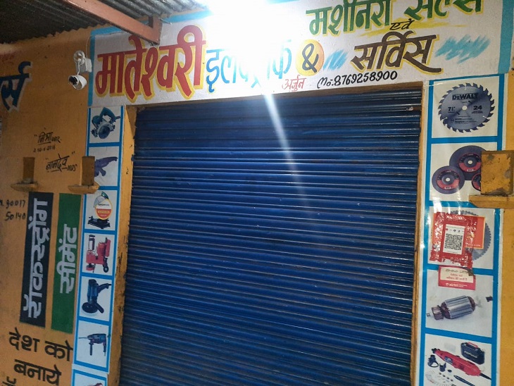 जिस दुकान में चोरों ने चोरी का प्रयास किया। - Dainik Bhaskar