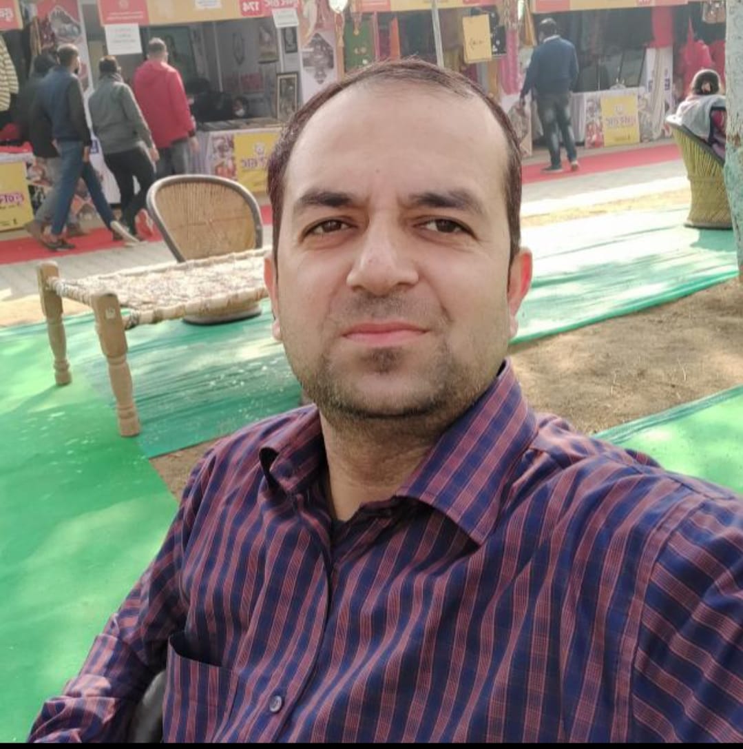 परीक्षितगढ़ ब्लॉक के बीईओ रोहित शर्मा