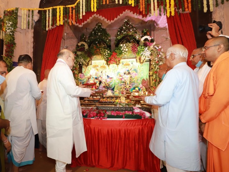 जन्माष्टमी के दिन अहमदाबाद के एस्कॉन टैम्पल में अमित शाह और सुरेश सोनी।