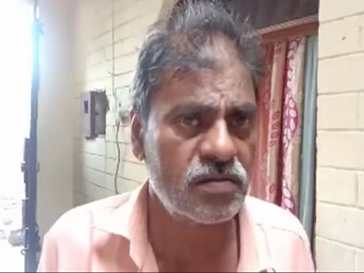 जानकारी देते हुए मृतका के पिता राजिंदर कुमार।