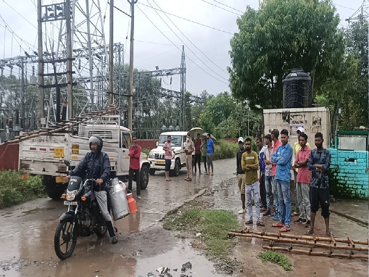 घटना स्थल पर मौजूद लोग