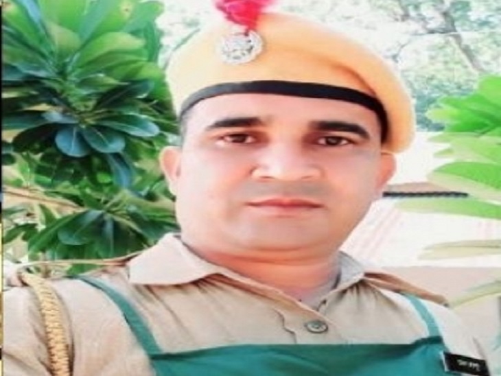 हेडकॉन्स्टेबल सुभाष ने प्रेमी के साथ भागी युवती से चौकी में ही रेप कर डाला।