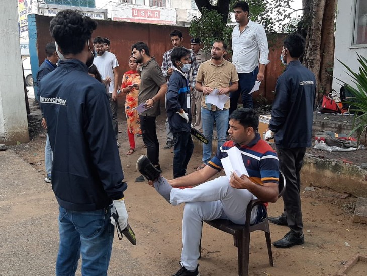 अभ्यर्थियों को कड़ी जांच के बाद ही केंद्रों में जाने दिया जा रहा है।
