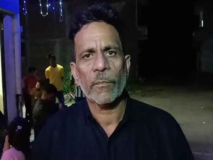 घटना की जानकारी देते दुकान मालिक।