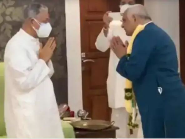 अडालज में स्थित दादा भगवान मंदिर में भूपेंद्र पटेल।