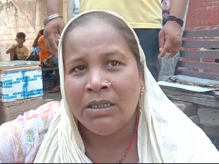 बच्चे के बारे में जानकारी देती मां निशा।
