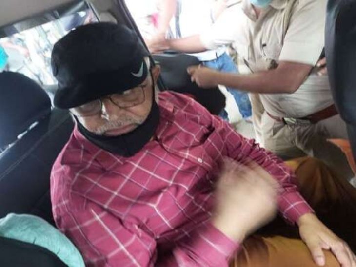 पुलिस अज्ञात जगह में रखकर अगले तीन दिनों तक सुनील तिवारी से पूछताछ करेगी।