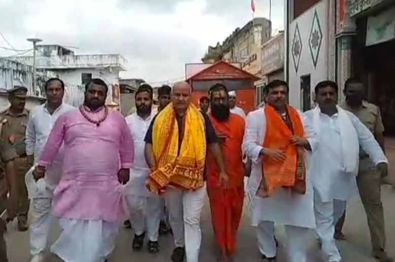 यात्रा की अगुवाई करेंगे दिल्ली के डिप्टी सीएम मनीष सिसोदिया व सांसद संजय सिंह,महंतों ने मंदिरों के पूजन को बताया पार्टी का दोहरा चरित्र ...