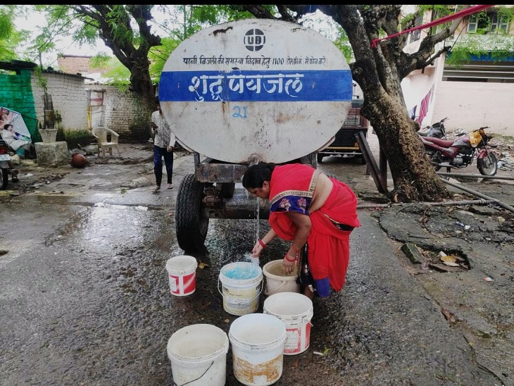 घड़ी की तरफ से घड़ी की तरफ से वार किया गया है।