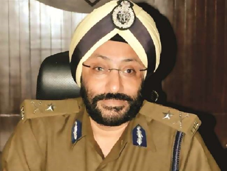 सिंह के खिलाफ दो माह पहले व्यापारी ने 20 लाख की उगाही का आरोप लगाते हुए FIR दर्ज कराई थी। सिंह ने अब पुलिसिया कार्रवाई पर रोक की मांग उठाई है। - Dainik Bhaskar
