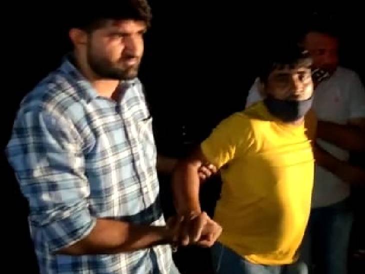 पुलिस ने अपराधियों को पकड़ने और पकड़ने की गतिविधियों को अंजाम दिया।