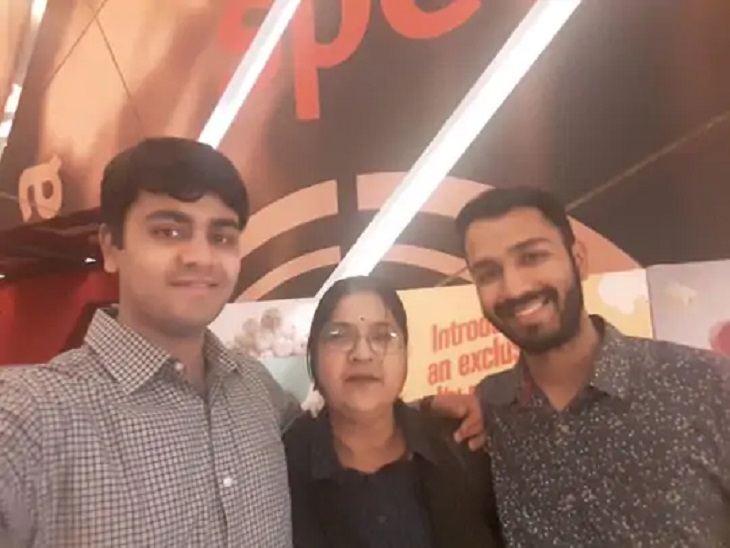 गगन (चेक शर्ट में) ने बताया कि प्रशासनिक अधिकारी बनने की इच्छाशक्ति बचपन से थी।