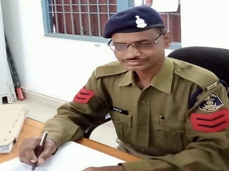दीपक के पिता गरिया को बंद कर दिया।