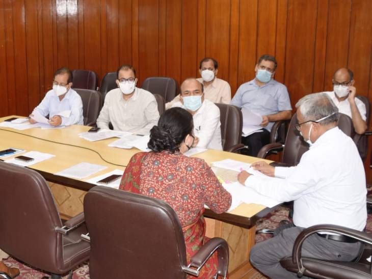एक दिन पहले इंप्रूवमेंट परीक्षा को लेकर शासन स्तर पर मीटिंग हुई।
