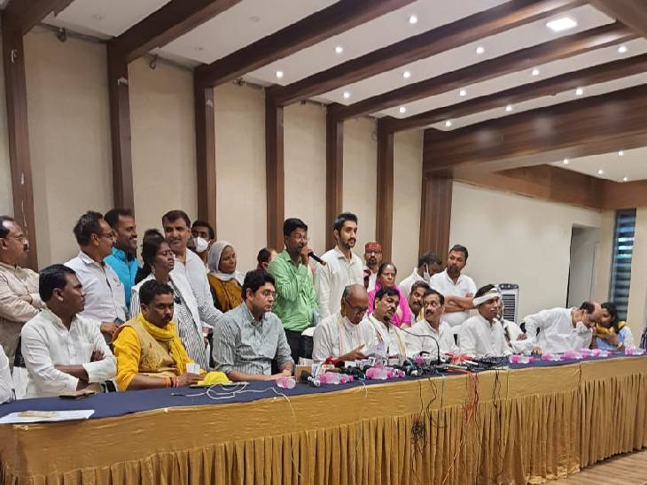 आदिवासी स्वाभिमानी होते हैं, अपनी लड़ाई लड़ना जानते हैं।