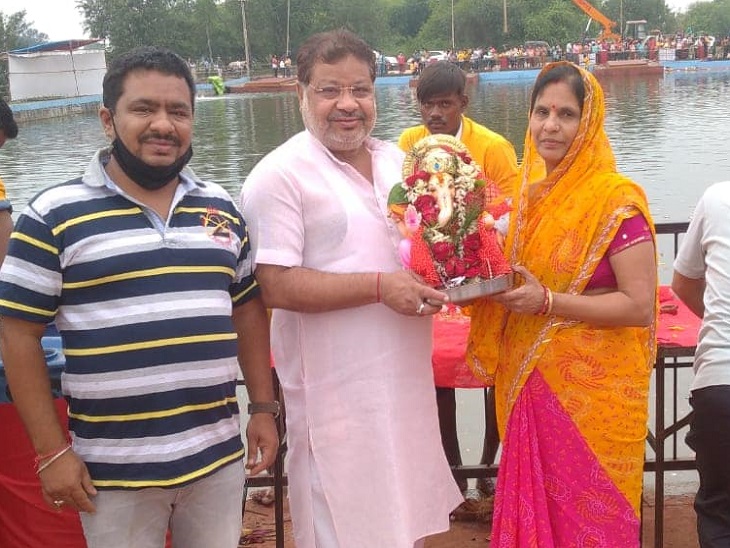 रायपुर के सन सन परिवार के साथ।
