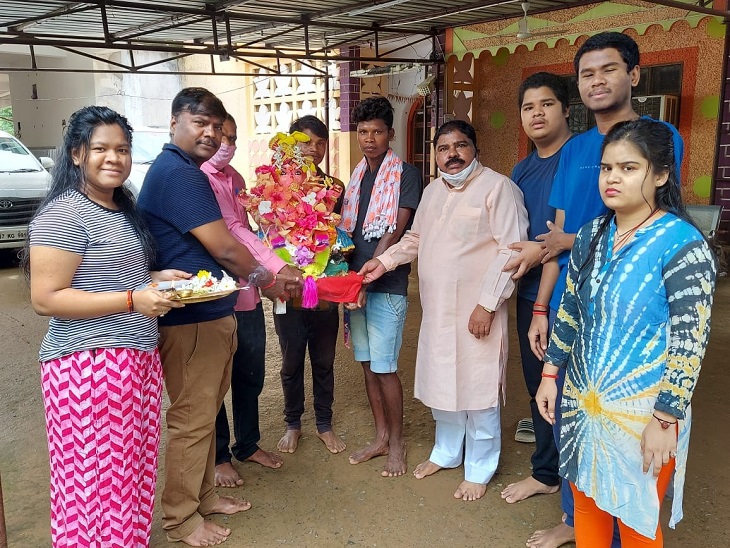 पूर्व मंत्री केदार कश्यप परिवार के साथ।