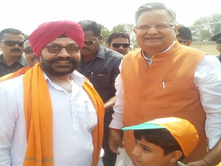 छत्तीसगढ़ के पूर्व मुख्यमंत्री डॉ. रमन के साथ रजिंदर पाल भाटिया।- फाइल फोटो