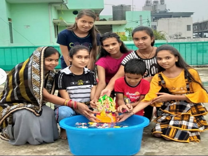 हिमांशी, लाली, हिहिता ईशा, अशु, और शुज जंघेल परिवार स्टेशन रोड, लोधीपरपुर