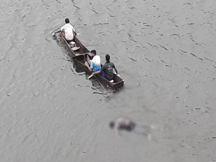 डैम में मिली युवक की लाश।