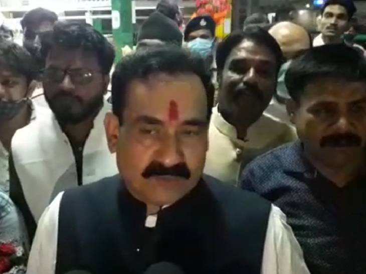 कार्यक्रम के दौरान प्रदेश के गृहमंत्री।