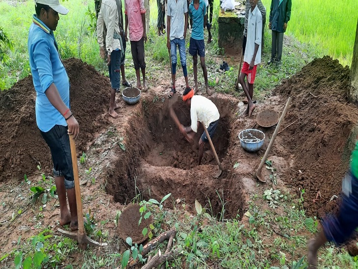 पोस्टमॉर्टम के बाद पोस्ट किया गया।