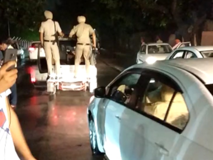 पंजाब सचिवालय के बाहर भारी सुरक्षा के बीच कांग्रेस नेताओं का काफिला पहुंचा। - Dainik Bhaskar