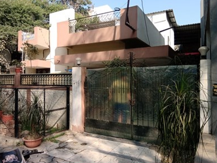 Husband had cleverly asked for his Aadhar card back 3 days ago, absconding with gold jewelery worth 20 lakhs in the house, | Husband had cleverly asked for his Aadhar card back 3 days ago, absconding with gold jewelery worth 20 lakhs in the house,