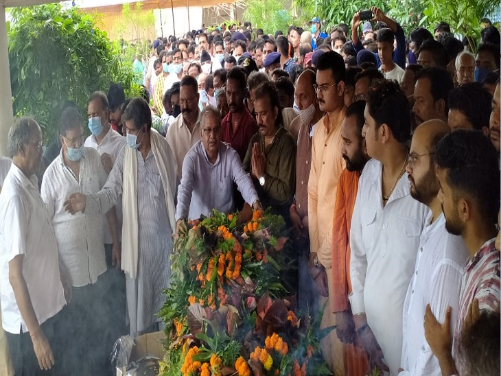काम करने वाले व्यक्ति प्रतिपक्षी धर्मलाल कौशिक ।