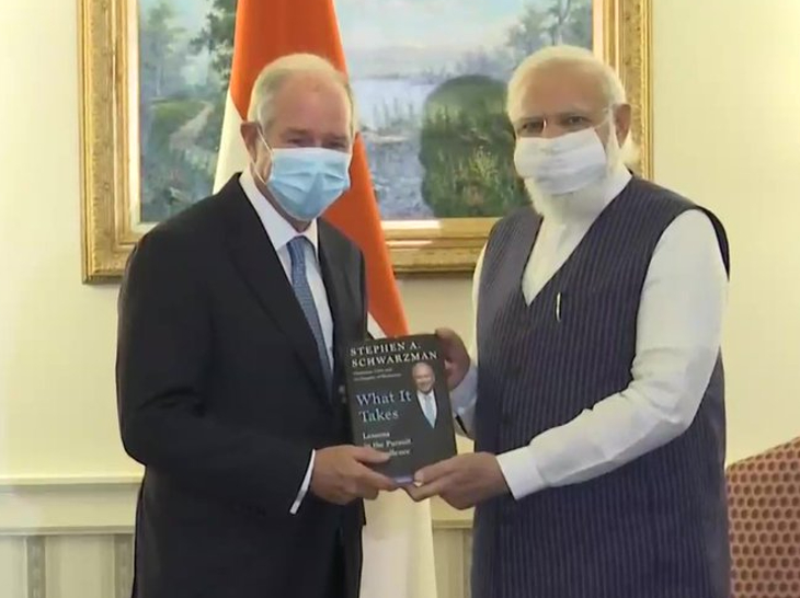 प्रधानमंत्री नरेंद्र मोदी के साथ ब्लैकस्टोन ग्रुप के सीईओ स्टीफन श्वॉर्जमैन।