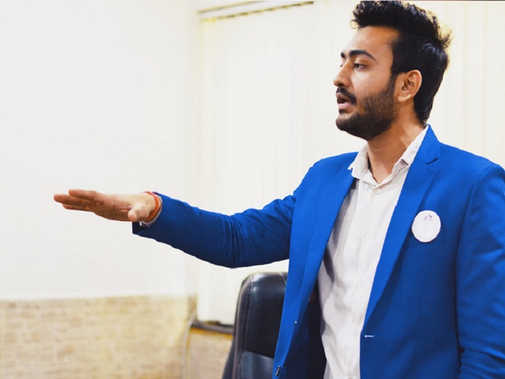 आसुतोष के व्यवहार में परिवर्तन करने के लिए वे.
