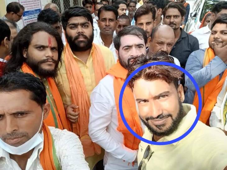 पीड़ित स्वास्थ्यकर्मी की तहरीर पर पुलिस ने आरोपित भाजपा कार्यकर्ता समेत अज्ञात लोगों के खिलाफ मुकदमा दर्ज किया।