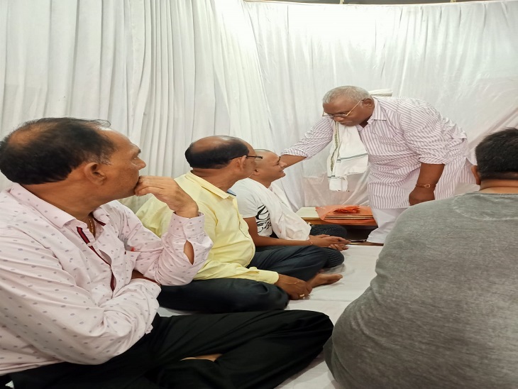 राज्य मंत्री गणेश राम भगत ने गड़बड़ी की।