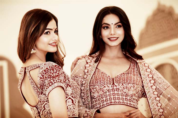 फोटो सेशन में मॉडल्स।