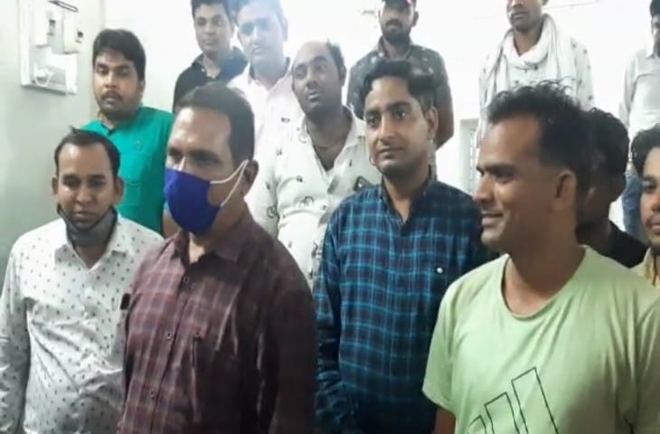 कलेक्टर को कहा गया था।