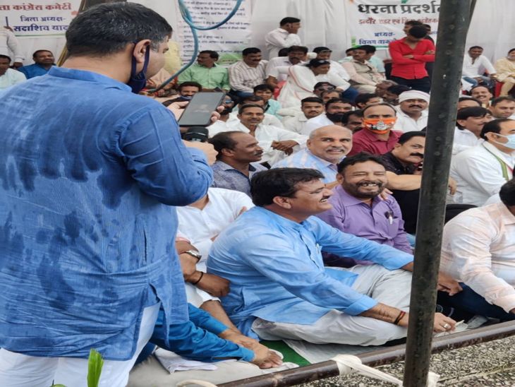 धरना में डिस्प्ले वीडियो का वीडियो