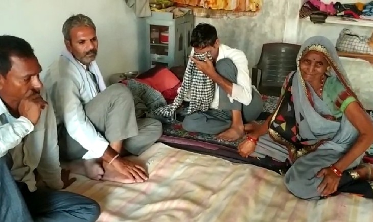 दिलीप की मौत की सूचना के बाद से पिता व दादी का रो-रो कर बुरा हाल है