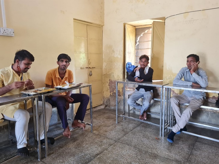 इन्दिरा रसोई में निशुल्क भोजन।