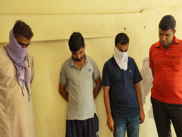 पुलिस की गिरफ्त में चारों आरोपी।