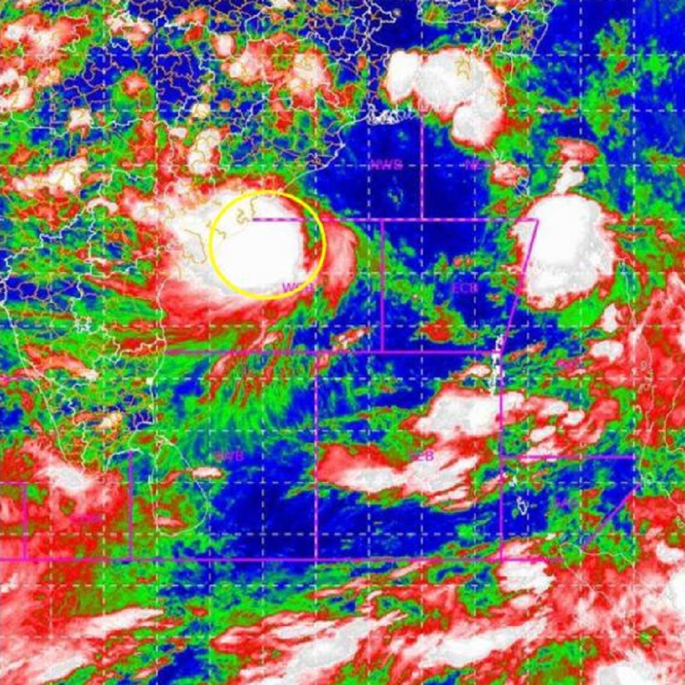 Cyclone rose to make landfall on coast of Odisha and Andhra Pradesh