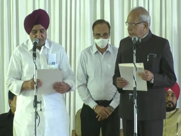 तृप्त राजिंदर सिंह बाजवा शपथ लेते हुए।