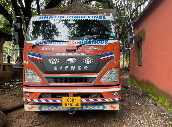 सीजी 04 एमके 6550 राइपुर के कैर्री अमरजीत सिंह की है।