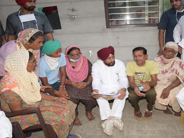 CM Charanjit Channi talking to the people in the village.